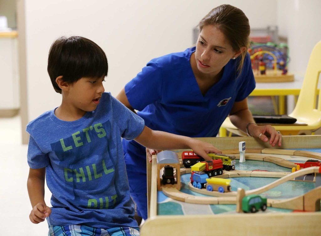 A nurse with autistic child behavioral therapy